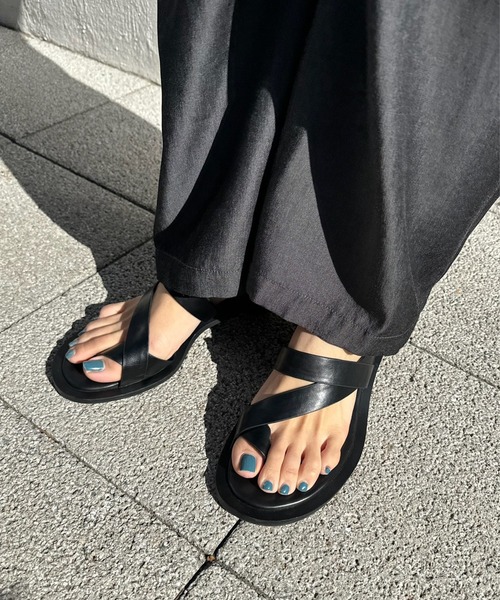Ameri(アメリ)の「MEDI CROSS STRAP THONG SANDALS(スニーカー・レディース・ホワイト/ボルドー/ブラック・SMALL/MEDIUM/LARGE)」の9枚目の写真