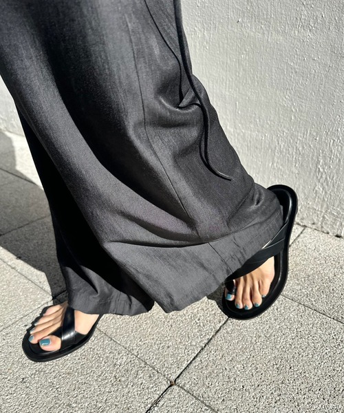 Ameri(アメリ)の「MEDI CROSS STRAP THONG SANDALS(スニーカー・レディース・ホワイト/ボルドー/ブラック・SMALL/MEDIUM/LARGE)」の10枚目の写真