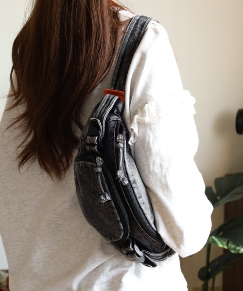 crossi(クロッシー)の「ウォッシュデニム ウエストポーチ ボディバッグ(ボディバッグ/ウエストポーチ・レディース・ブラック/ネイビー/ブルー・FREE)」の6枚目の写真