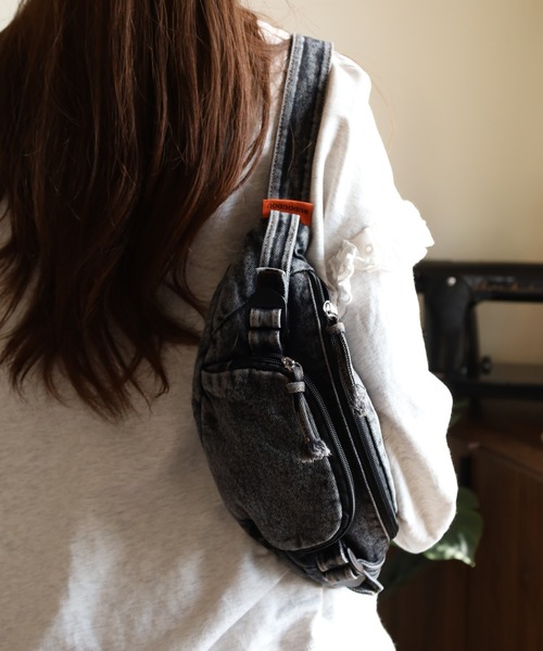 crossi(クロッシー)の「ウォッシュデニム ウエストポーチ ボディバッグ(ボディバッグ/ウエストポーチ・レディース・ブラック/ネイビー/ブルー・FREE)」の7枚目の写真