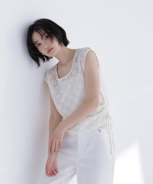 NATURAL BEAUTY BASIC(ナチュラルビューティーベーシック)の「ドロストレースカットソー(Tシャツ/カットソー・レディース・オフホワイト/ブラック・フリ-)」の1枚目の写真