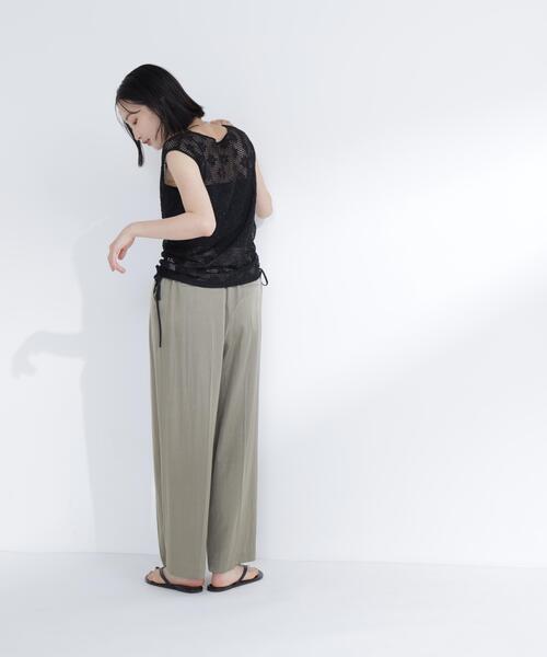 NATURAL BEAUTY BASIC(ナチュラルビューティーベーシック)の「ドロストレースカットソー(Tシャツ/カットソー・レディース・オフホワイト/ブラック・フリ-)」の8枚目の写真