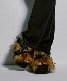 GATELESS（ゲートレス）の「【GATELESS】FUR PLATFORM SILPPERS / 【ゲートレス】ファーダブルベルトプラットフォームサンダル（サンダル）」
