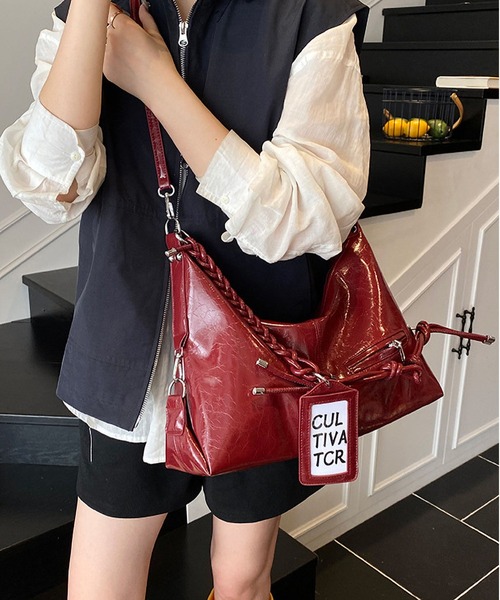 LA VORAGINE(ラ ヴォラジネ)の「ベルトデザイン 2WAY大容量ショルダーバッグ(ショルダーバッグ・レディース・ブラック/シルバー/ホワイト/レッド・FREE)」の19枚目の写真
