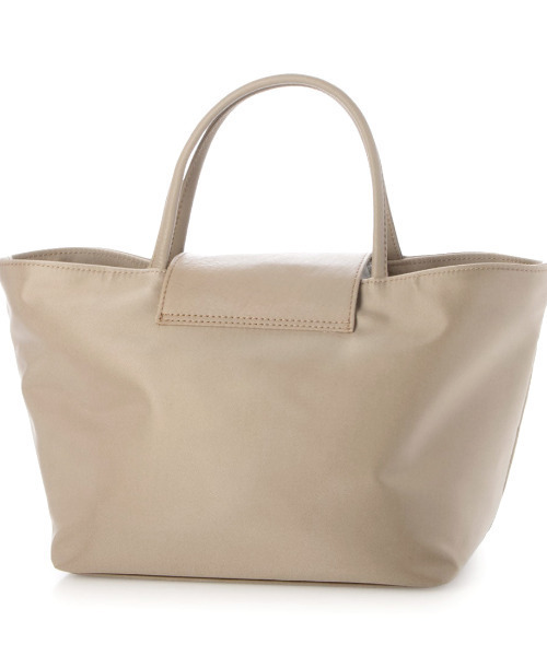 perche（ペルケ）の「VERYコラボ ペルケ perche / ミニ牛革フラップナイロントートバック（トートバッグ・レディース・ブラック/ネイビー/ベージュ・FREE）」の16枚目の写真