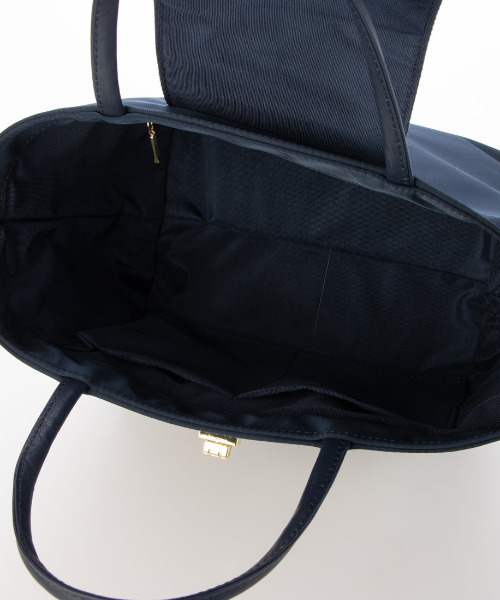 perche（ペルケ）の「VERYコラボ ペルケ perche / ミニ牛革フラップナイロントートバック（トートバッグ・レディース・ブラック/ネイビー/ベージュ・FREE）」の8枚目の写真