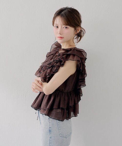 Chico(チコ)の「【SALON by Chico】バイカラーラッフルフリルペプラムブラウス(シャツ/ブラウス・レディース・ピンク/ブラウン/アイボリー・FREE)」の4枚目の写真