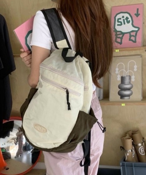 Teem Store(チームストア)の「【大容量/A4対応】配色ナイロン軽量バックパック(バックパック/リュック・レディース・ブルー/イエロー/アイボリー・F)」の2枚目の写真
