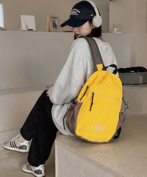 Teem Store(チームストア)の「【大容量/A4対応】配色ナイロン軽量バックパック(バックパック/リュック・レディース・ブルー/イエロー/アイボリー・F)」の6枚目の写真