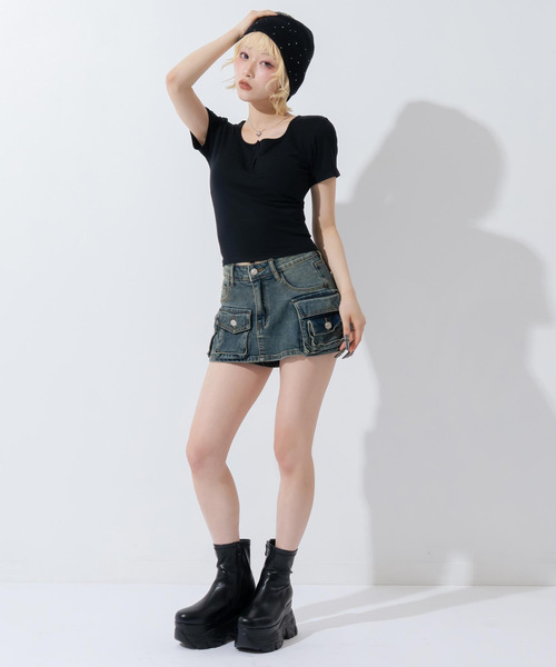 ANAP(アナップ)の「カップ付 ボタンデザイン ぴたっとTシャツ(Tシャツ/カットソー・レディース・ブラック/ホワイト・F)」の20枚目の写真