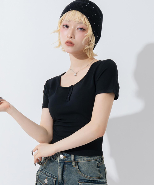 ANAP(アナップ)の「カップ付 ボタンデザイン ぴたっとTシャツ(Tシャツ/カットソー・レディース・ブラック/ホワイト・F)」の22枚目の写真