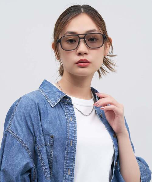 ADAM ET ROPE'（アダムエロペ）の「Zoff｜ADAM ET ROPE' アダムエロペ ウェリントン型 サングラス｜SUNCUTGlasses/UV100%CUT カラーレンズ 太縁フレーム ツーブリッジ ダブルブリッジ おしゃれ 紫外線対策 UVカット メンズ レディース ユニセックス（サングラス・レディース・ブラウン系その他2/グレー/ブラック・FREE）」の11枚目の写真
