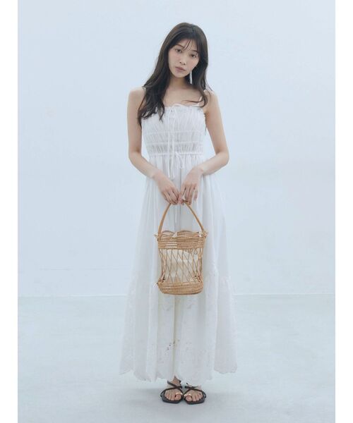 LAGUNAMOON（ラグナムーン）の「エンブロイダリーギャザーキャミワンピース 【夏服】（ワンピース・レディース・ホワイト/ネイビー・SMALL/MEDIUM）」の10枚目の写真