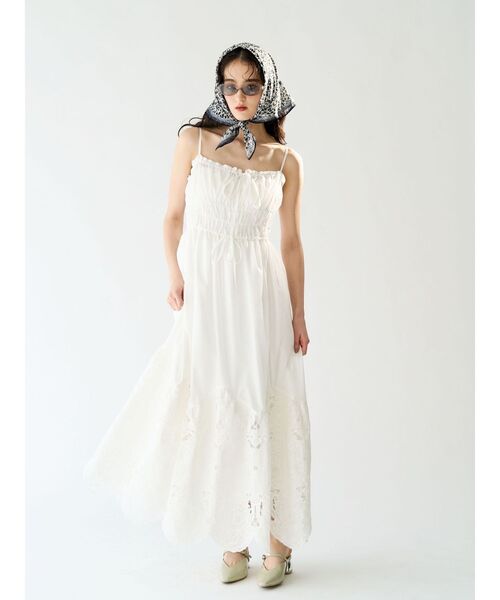 LAGUNAMOON（ラグナムーン）の「エンブロイダリーギャザーキャミワンピース 【夏服】（ワンピース・レディース・ホワイト/ネイビー・SMALL/MEDIUM）」の11枚目の写真