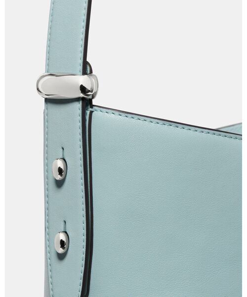 kate spade new york(ケイトスペード ニューヨーク)の「ヘイロー スエード バケット バッグ(ショルダーバッグ・レディース・ブルー・ONESIZE)」の8枚目の写真