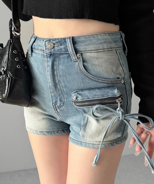 me+em select（ミームセレクト）の「【 ２color ／ ３size 】リボンストリングカーゴポケットデニムショートパンツ／ribbon string cargo pocket denim short pants（デニムパンツ・レディース・ブラック/ブルー・LARGE/SMALL/MEDIUM）」の2枚目の写真