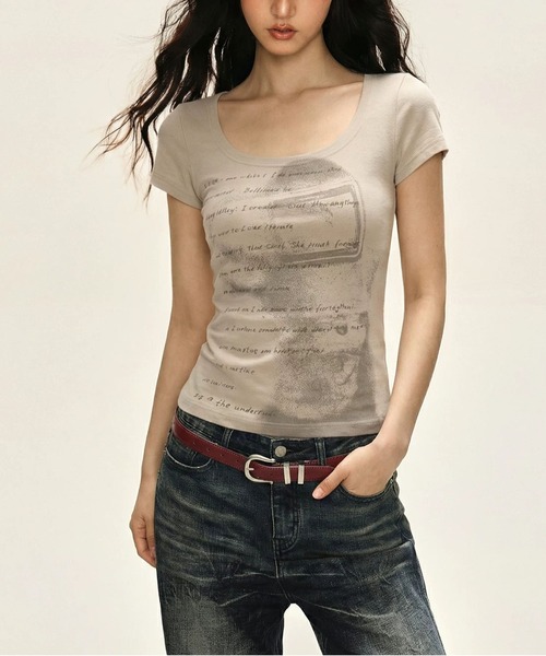 MAISON DE THERESE(メゾン ド テレーズ)の「グランジ レタリングロゴプリント タイトピチTシャツ(Tシャツ/カットソー・レディース・Beige/BROWN・M)」の5枚目の写真