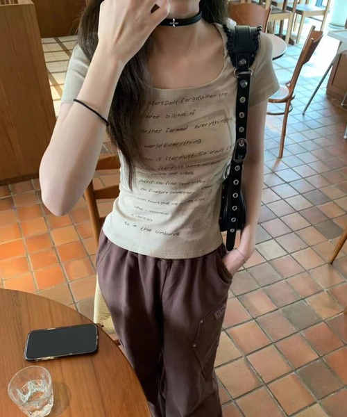 MAISON DE THERESE(メゾン ド テレーズ)の「グランジ レタリングロゴプリント タイトピチTシャツ(Tシャツ/カットソー・レディース・Beige/BROWN・M)」の13枚目の写真