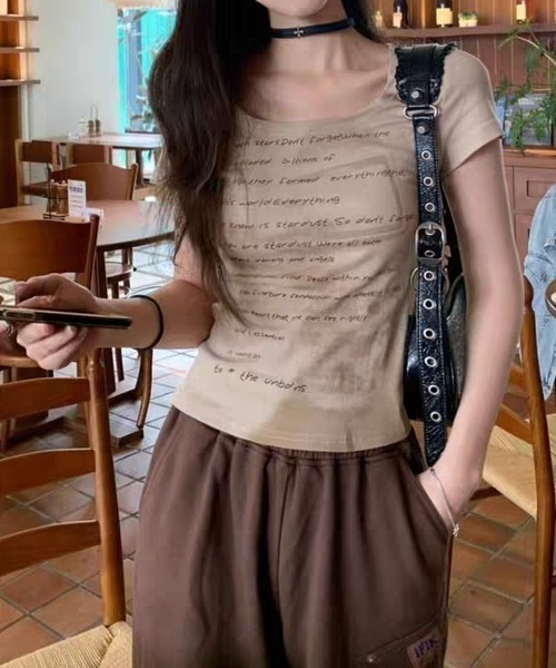 MAISON DE THERESE(メゾン ド テレーズ)の「グランジ レタリングロゴプリント タイトピチTシャツ(Tシャツ/カットソー・レディース・Beige/BROWN・M)」の8枚目の写真