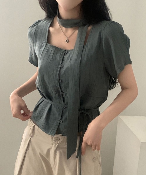 LAFFMO(ラフモ)の「スクエアネック タイ付き半袖ブラウス(シャツ/ブラウス・レディース・グレー/ベージュ・F)」の2枚目の写真