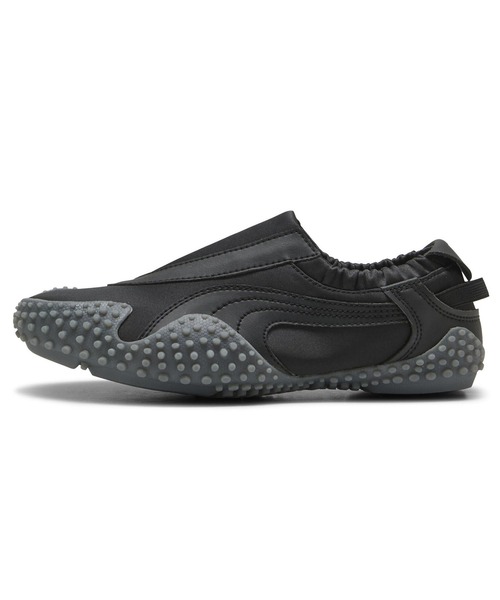 ADAM ET ROPE'(アダムエロペ)の「【PUMA(プーマ)】MOSTRO MOVE VENUS WNS(スニーカー・レディース・ブラック・25/24/23)」の1枚目の写真