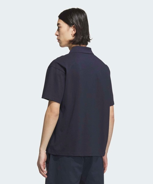 adidas(アディダス)の「エッセンシャルズ プラス ルーズフィット スモールロゴ 半袖ポロシャツ / アディダス adidas(ポロシャツ・メンズ・ダークブルー・XX-LARGE/3XL/LARGE/MEDIUM/SMALL/X-LARGE)」の2枚目の写真