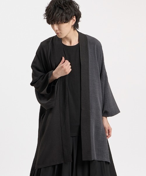 NO ID.(ノーアイディ)の「mcg3863-KIMONOラップガウン(459006-539S)(カーディガン/ボレロ・メンズ・ブラック×グレー/グレー/ブラック・ONE SIZE)」の13枚目の写真