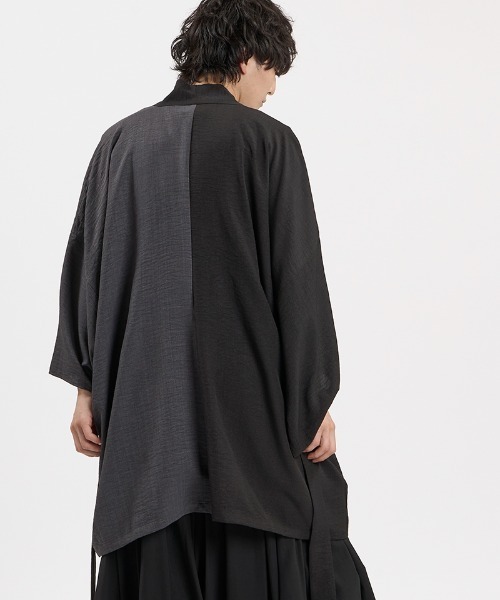 NO ID.(ノーアイディ)の「mcg3863-KIMONOラップガウン(459006-539S)(カーディガン/ボレロ・メンズ・ブラック×グレー/グレー/ブラック・ONE SIZE)」の15枚目の写真