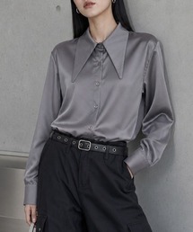 【レトロな襟をモードに更新】ロングカラーデザイン サテンブラウス 秋服