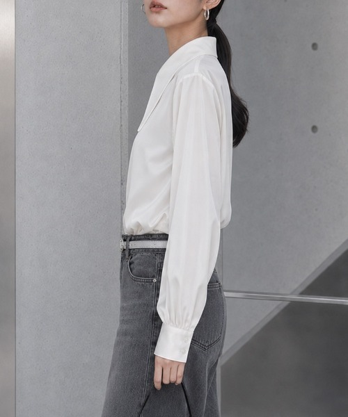 CLOTHY(クロシィ)の「【レトロな襟をモードに更新】ロングカラーデザイン サテンブラウス 秋服(シャツ/ブラウス・レディース・ネイビー/オフホワイト/グレー・FREE)」の18枚目の写真