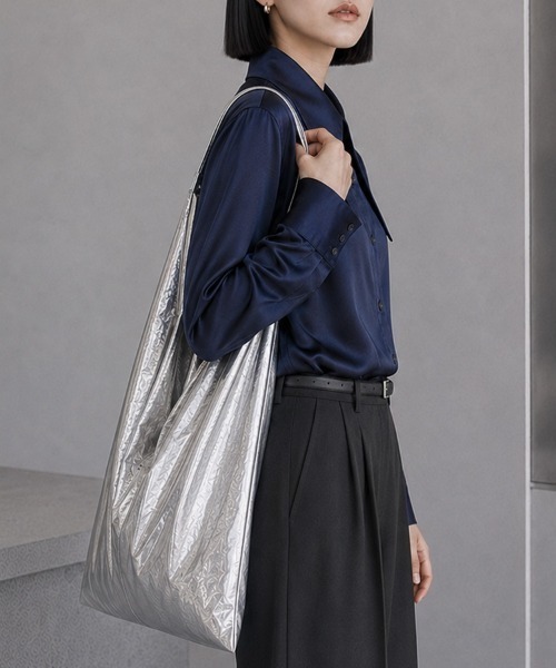 CLOTHY(クロシィ)の「【レトロな襟をモードに更新】ロングカラーデザイン サテンブラウス 秋服(シャツ/ブラウス・レディース・ネイビー/オフホワイト/グレー・FREE)」の12枚目の写真