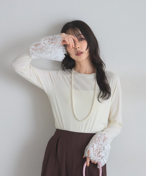 &. NOSTALGIA(アンドドットノスタルジア)の「袖口レースフレア袖プルオーバー(Tシャツ/カットソー・レディース・ブラック/オフホワイト・FREE)」の4枚目の写真