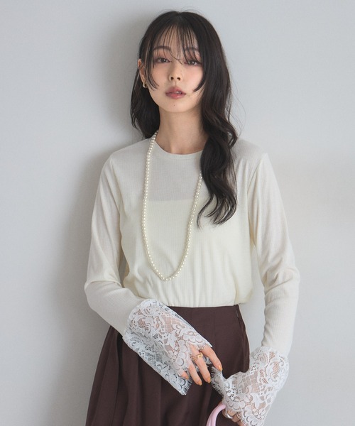 &. NOSTALGIA(アンドドットノスタルジア)の「袖口レースフレア袖プルオーバー(Tシャツ/カットソー・レディース・ブラック/オフホワイト・FREE)」の5枚目の写真