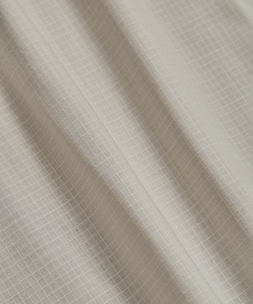 UNITED TOKYO(ユナイテッドトウキョウ)の「【新作】WOOL NYLON RIPSTOP ロングスリーブシャツ |撥水/軽量/通気性/防汚/防臭/耐久/シワ防止(シャツ/ブラウス・メンズ・ライトグレー/ブラック/カーキ・2/1)」の4枚目の写真
