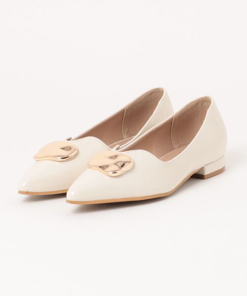 Fabby fabby(ファビィーファビィー)の「メタルモチーフポインテッドトゥパンプス(パンプス・レディース・ブラック/オフホワイト・MEDIUM/LARGE/SMALL)」の5枚目の写真