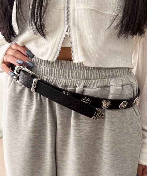 WEGO(ウィゴー)の「WEGO/ハートコンチョモチーフベルト(ベルト・レディース・オフホワイト/ブラック・FREE)」の2枚目の写真