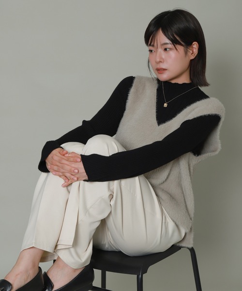 libelle more(リベル モア)の「シャギーVネックニットベスト(ベスト・レディース・アイボリー/グレイッシュベージュ/チャコールグレー/カーキ・L/M)」の20枚目の写真