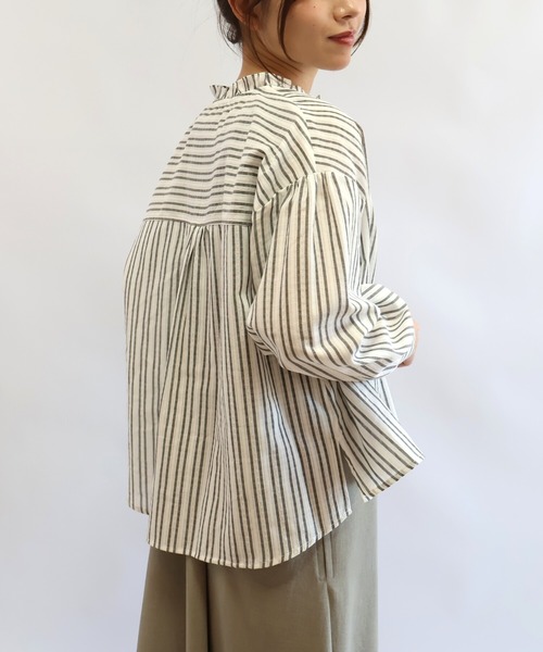 etre relie(エトレリー)の「プチフリルシャドウストライプシャツ(シャツ/ブラウス・レディース・ブルー系その他/ホワイト系その他/ネイビー・MEDIUM)」の2枚目の写真
