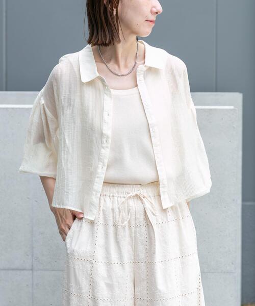 ITEMS URBANRESEARCH（アイテムズ アーバンリサーチ）の「シアークロップドボリュームスリーブシャツ（シャツ/ブラウス・レディース・オフホワイト/オレンジ系その他/ブラック・FREE）」の4枚目の写真