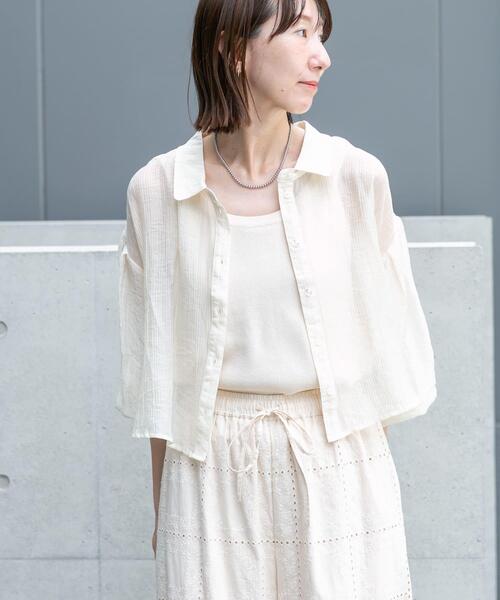 ITEMS URBANRESEARCH（アイテムズ アーバンリサーチ）の「シアークロップドボリュームスリーブシャツ（シャツ/ブラウス・レディース・オフホワイト/オレンジ系その他/ブラック・FREE）」の5枚目の写真