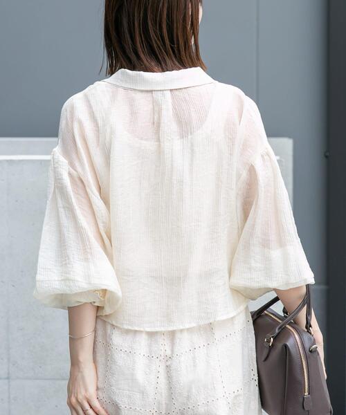 ITEMS URBANRESEARCH（アイテムズ アーバンリサーチ）の「シアークロップドボリュームスリーブシャツ（シャツ/ブラウス・レディース・オフホワイト/オレンジ系その他/ブラック・FREE）」の6枚目の写真