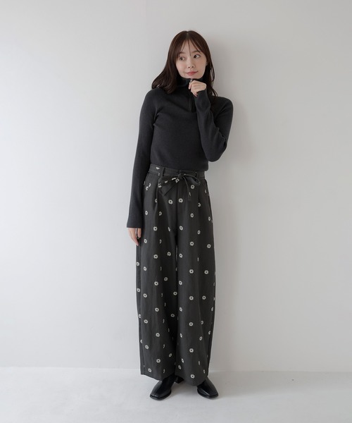 AMUU. PRECIEUSE(アムープレシューズ)の「フラワードットリボンベルトワイドパンツ(その他パンツ・レディース・チャコールグレー・FREE)」の2枚目の写真