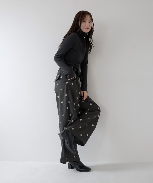 AMUU. PRECIEUSE(アムープレシューズ)の「フラワードットリボンベルトワイドパンツ(その他パンツ・レディース・チャコールグレー・FREE)」の8枚目の写真