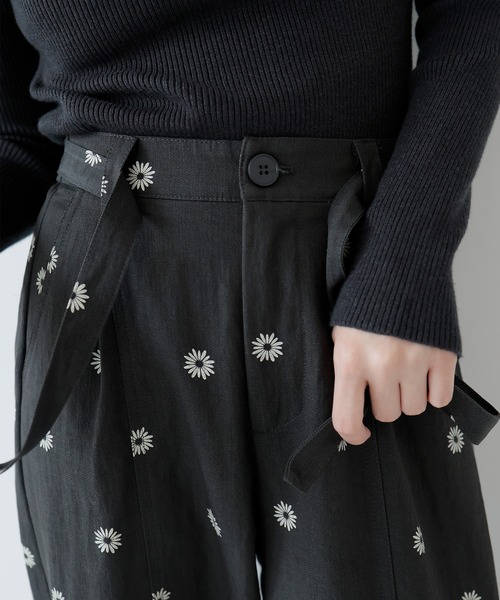 AMUU. PRECIEUSE(アムープレシューズ)の「フラワードットリボンベルトワイドパンツ(その他パンツ・レディース・チャコールグレー・FREE)」の10枚目の写真