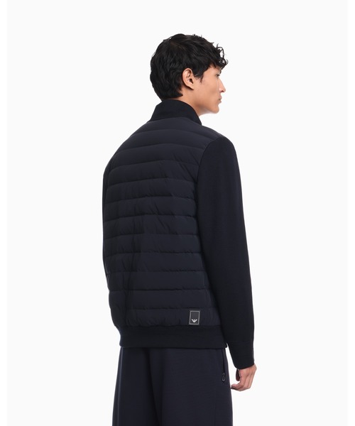 EMPORIO ARMANI（エンポリオアルマーニ）の「【エンポリオ アルマーニ】レギュラーフィット ダウンジャケット CAPSULE TRAVEL ESSENTIAL（ダウンジャケット/コート・メンズ・ネイビー・46/52/50/48）」の4枚目の写真
