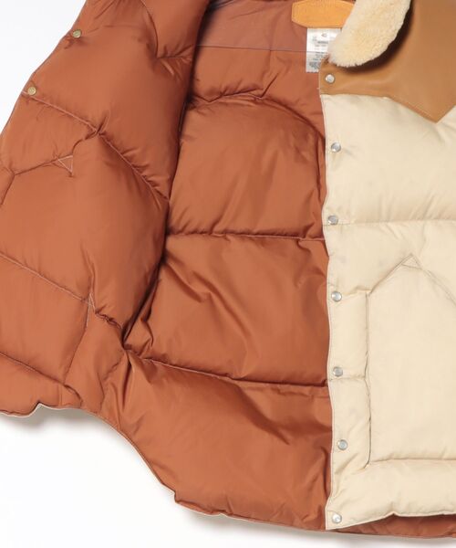 A_(エース)の「【Rocky Montain Featherbed/ロッキーマウンテン フェザーベッド】200-252-02 CHRISTY VEST(ダウンベスト・レディース・ライトベージュ/オリーブ・FREE)」の4枚目の写真