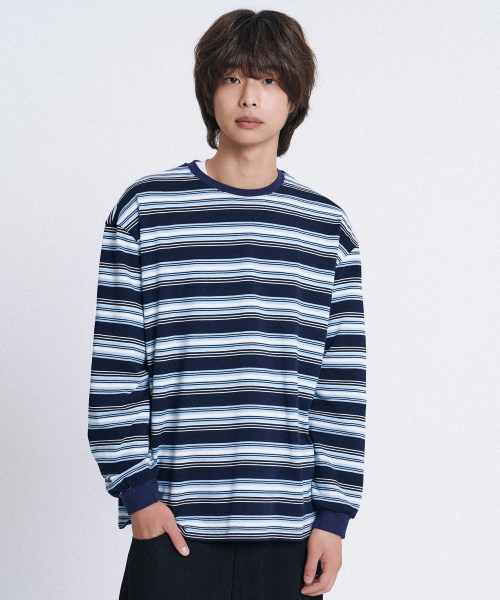 MOOVN(ムブン)の「レイヤーストライプロングスリーブTシャツ ネイビー(Tシャツ/カットソー・レディース・その他・SMALL/MEDIUM/LARGE)」の2枚目の写真