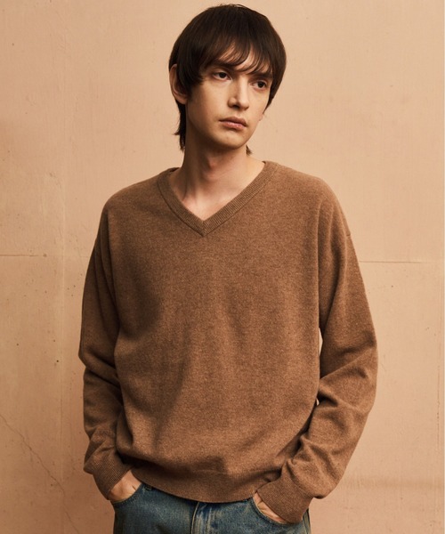 LURAKU(ルラク)の「【LURAKU】Cashmere Blend V-neck Knit / カシミヤブレンドVネックニット(ニット/セーター・メンズ・グレー/ブラック/ベージュ・MEDIUM/SMALL/LARGE)」の3枚目の写真