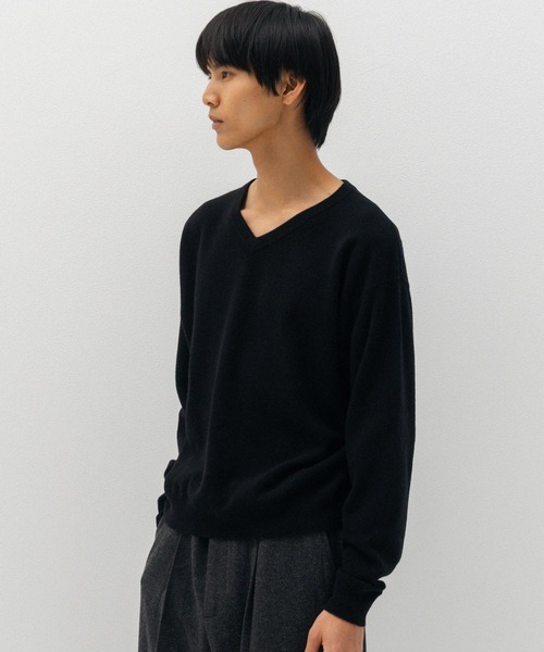 LURAKU(ルラク)の「【LURAKU】Cashmere Blend V-neck Knit / カシミヤブレンドVネックニット(ニット/セーター・メンズ・グレー/ブラック/ベージュ・MEDIUM/SMALL/LARGE)」の4枚目の写真