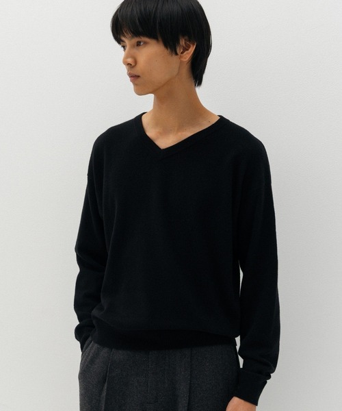 LURAKU(ルラク)の「【LURAKU】Cashmere Blend V-neck Knit / カシミヤブレンドVネックニット(ニット/セーター・メンズ・グレー/ブラック/ベージュ・MEDIUM/SMALL/LARGE)」の6枚目の写真